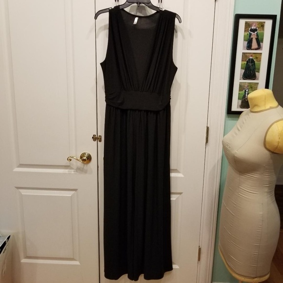 Black Knit V-Neck Sleeveless Jumpsuit NWOT - Picture 2 of 5